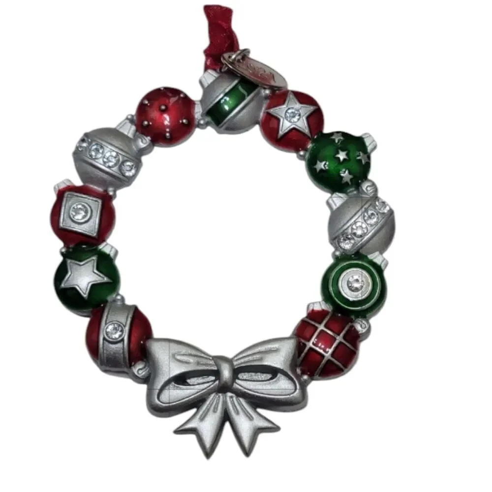 Wreath shaped photo ornaments